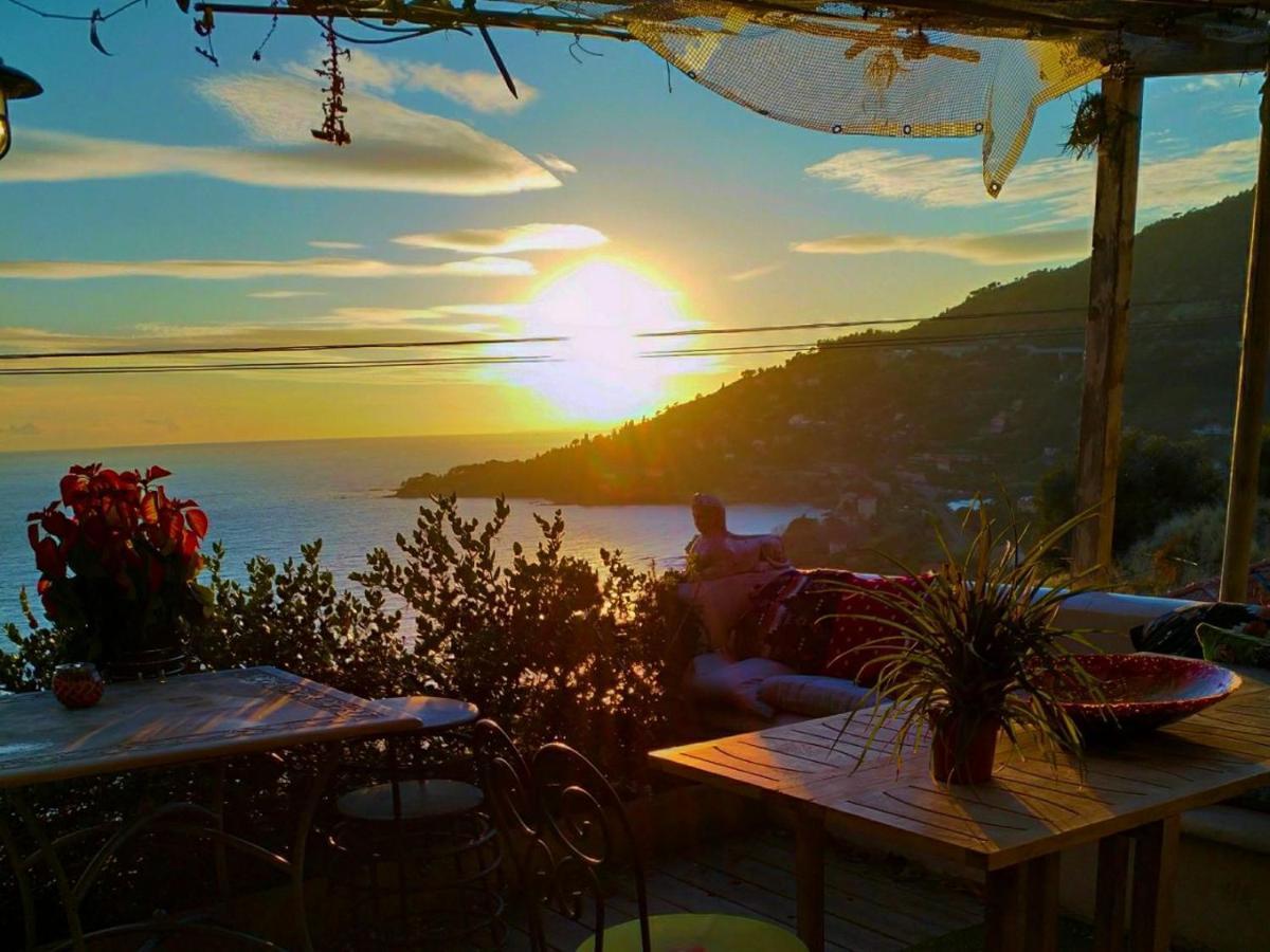 Romantic Casa Lorenzina Affittacamere เวนติมิญา ภายนอก รูปภาพ
