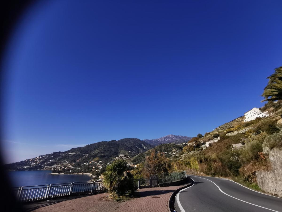 Romantic Casa Lorenzina Affittacamere เวนติมิญา ภายนอก รูปภาพ